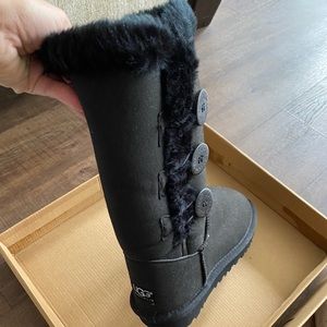 Black uggs